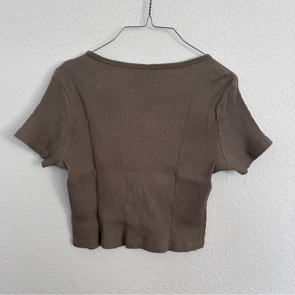 Uniqlo Cropped Ribbed Tee - Picture 2 of 3